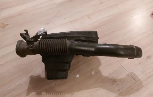 Intake resonator