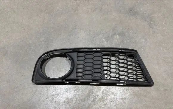 BMW 1 E82 E88 Front bumper lower grill 8045450 51118045450