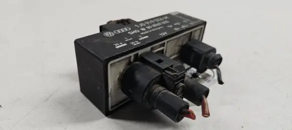 Volkswagen Polo Coolant fan relay 1J0919506M