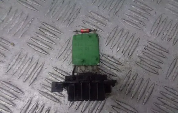 Opel Corsa D Heater blower fan relay 