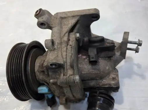 Opel Insignia A Water pump 55490715