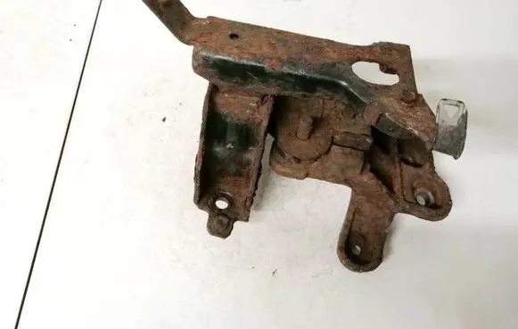 Engine mount bracket