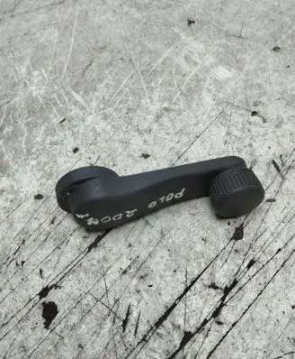 Volkswagen Polo IV 9N3 Rear door window winding handle 