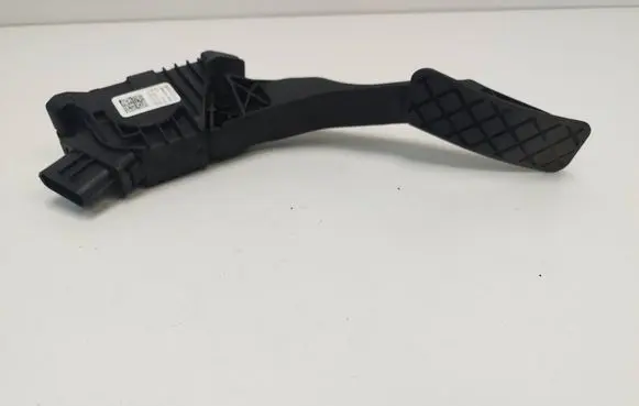 Volkswagen Tiguan Accelerator throttle pedal 5Q2723503D
