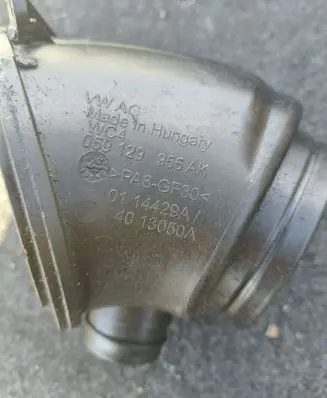 Volkswagen Amarok Turbo air intake inlet pipe/hose 059129955AK 0114429A 4013050A
