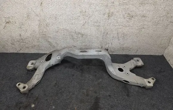 Engine mounting bracket