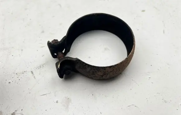 Mercedes-Benz E W212 Muffler pipe connector clamp 