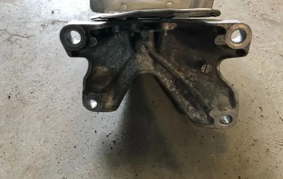 Audi A4 S4 B8 8K Engine mounting bracket 8K0199387T 8K0199387