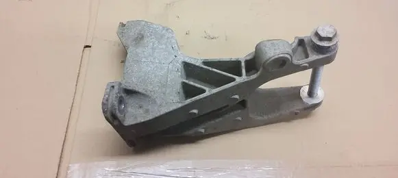 Volkswagen Transporter - Caravelle T5 Engine mounting bracket 7H0199343