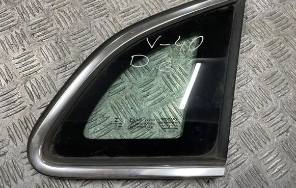 Volvo V40 Rear side window