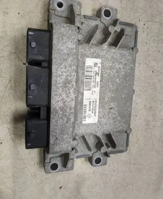 Renault Clio III Engine control unit/module S120200105 8200522357 8200510536