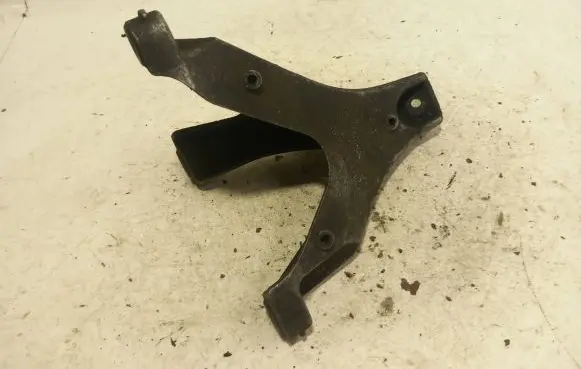 Audi A4 S4 B7 8E 8H Engine mounting bracket 8E0199308AR 889900221