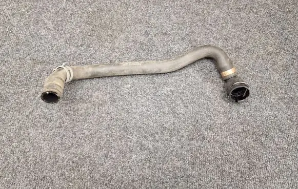 Volkswagen PASSAT B8 Engine coolant pipe/hose 3Q0122157P
