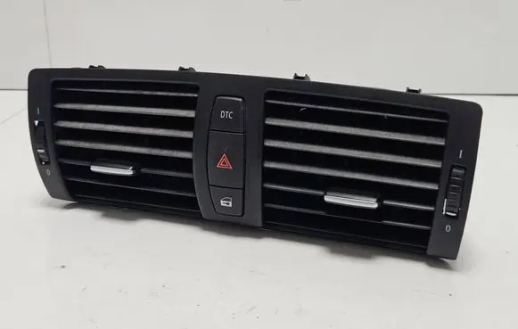 BMW 1 E82 E88 Dash center air vent grill 7059189