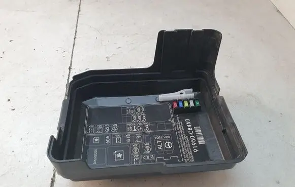 Hyundai i20 (GB IB) Fuse box cover 91950C8460
