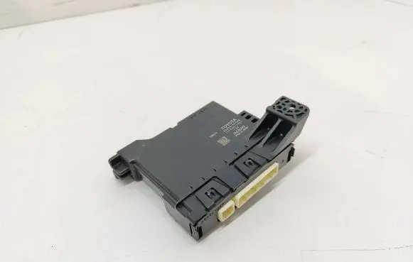Toyota RAV 4 (XA40) Antenna control unit 8865042760 2774004961