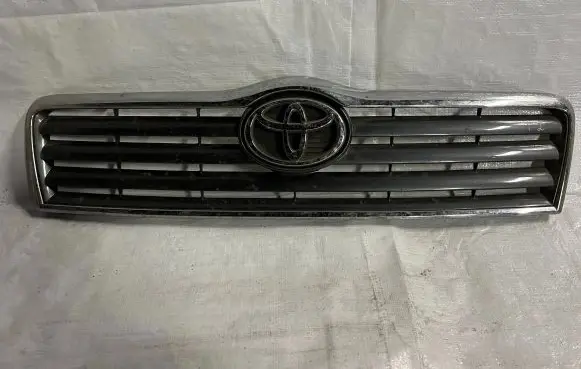 Toyota Avensis T220 Front bumper upper radiator grill 5311405060
