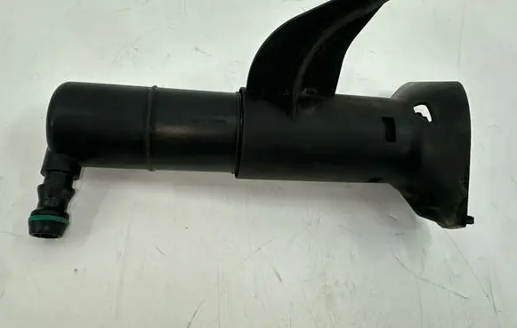 Volkswagen Touareg II Headlight washer spray nozzle 7P6955978