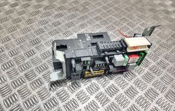 Mercedes-Benz E W212 Fuse module 2129009822 2129017206 5DK01102335