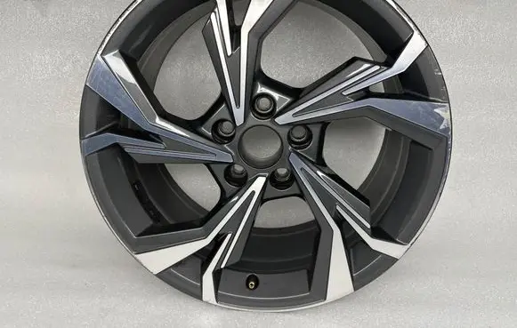 Audi A3 8Y R18 alloy rim 8Y0601025H
