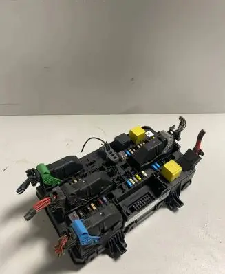 Opel Zafira B Fuse module 13206763 5DK00866972