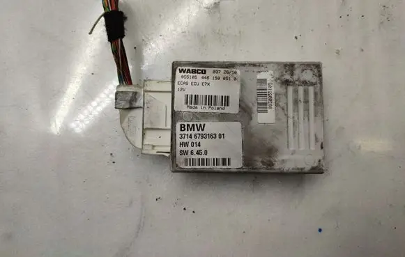 BMW X5 E70 Air suspension control unit module (rear) 6793163