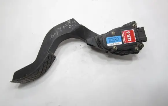 Audi A6 S6 C5 4B Accelerator throttle pedal 8D1723523G 6PV00777006