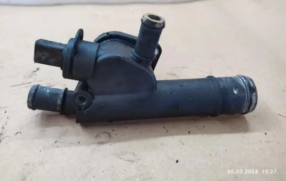 Audi A4 S4 B7 8E 8H Engine coolant pipe/hose 038121132D