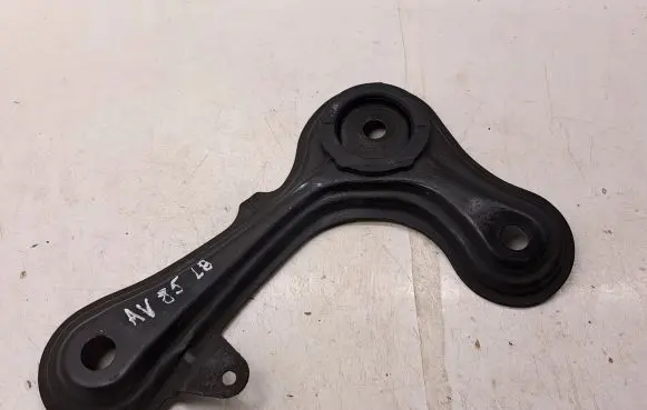 Toyota Avensis T270 Engine mounting bracket 5225705031