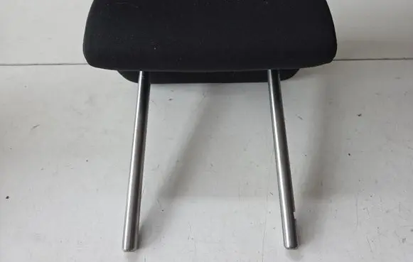 Volkswagen Tiguan Rear seat headrest 