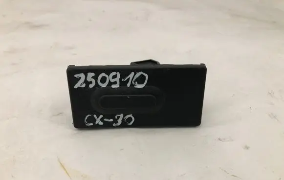 Mazda CX-3 Tailgate/trunk/boot open switch 