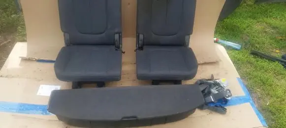 KIA Carens II Third row seats 9342212714