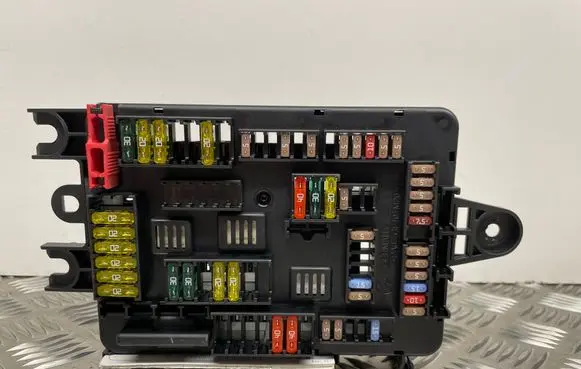 BMW 1 F20 F21 Fuse module 9261110