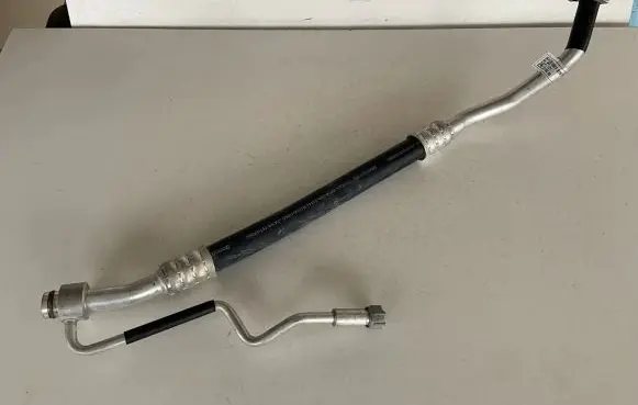 Audi A4 S4 B9 Air conditioning (A/C) pipe/hose 8W1816740
