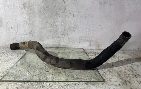 Volvo XC90 Engine coolant pipe/hose