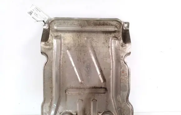 Volkswagen PASSAT B9 Engine splash shield/under tray 5Q0825230K