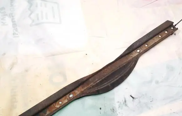 Volkswagen PASSAT B3 Engine mounting bracket