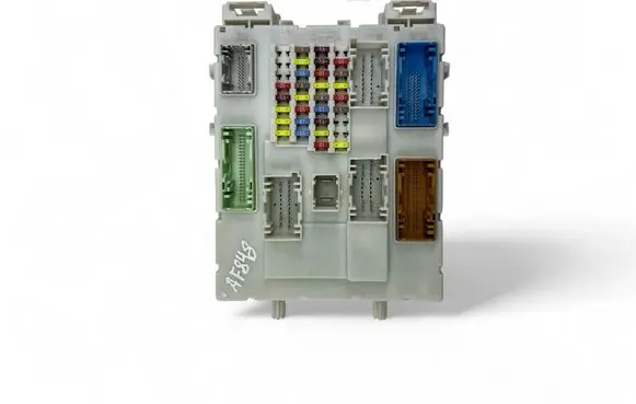 Ford Focus Fuse module DV6T14A073HH