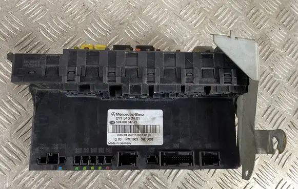 Mercedes-Benz E W211 Fuse module 2115453401 5DK00804721 0000400915001503