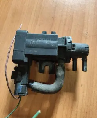 Citroen C4 I Turbo solenoid valve 9652570180
