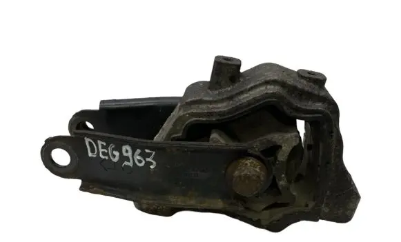 Engine mount bracket