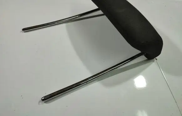 Opel Astra H Front seat headrest 