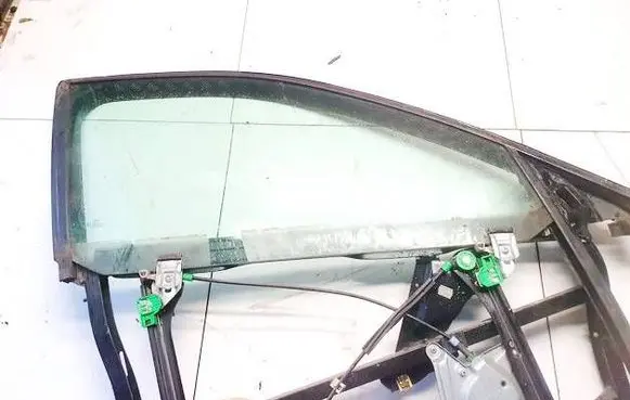 Audi A4 S4 B5 8D Front door window glass four-door as2m223dot25