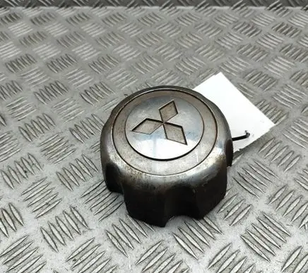 Mitsubishi L200 R20 wheel hub/cap/trim MB816581