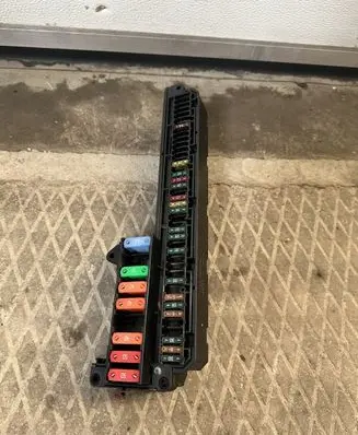 BMW 5 E60 E61 Fuse module 25613290 13290