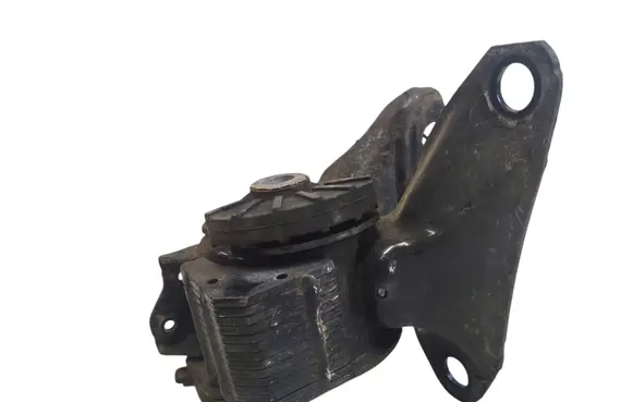 Mazda 6 Engine mount bracket