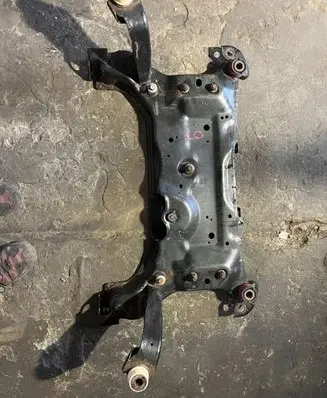 Ford Kuga II Front subframe brak