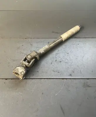 Volkswagen Touareg I Steering column universal joint 