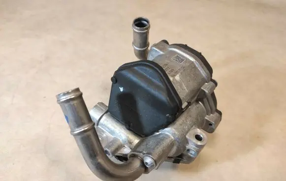 Volkswagen Tiguan EGR valve 72147559D