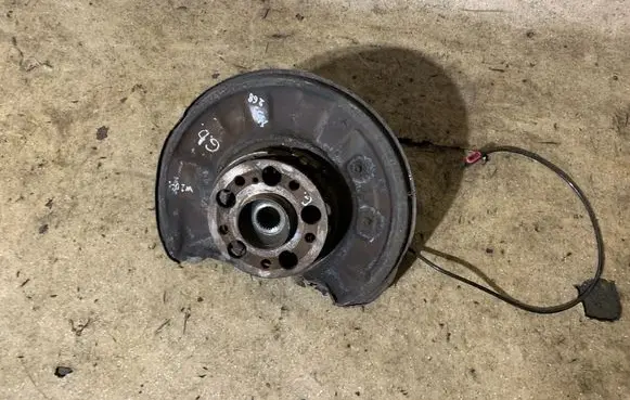 Rear wheel hub